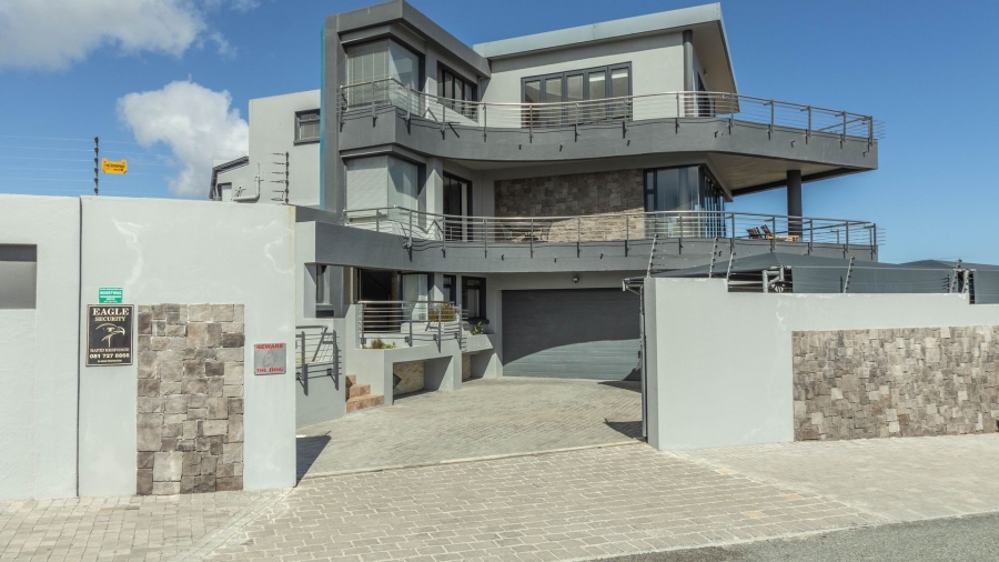 4 Bedroom Property for Sale in Perlemoenbaai Western Cape